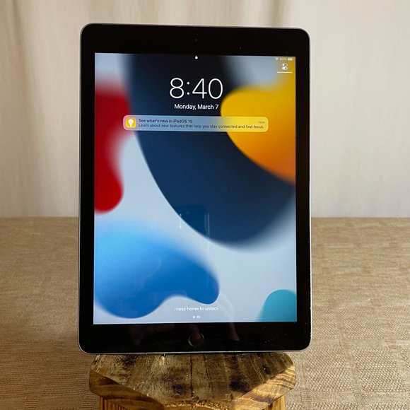 Apple Other - Apple iPad 9.7 in 5th Generation Wi-Fi, 128GB - Space Gray